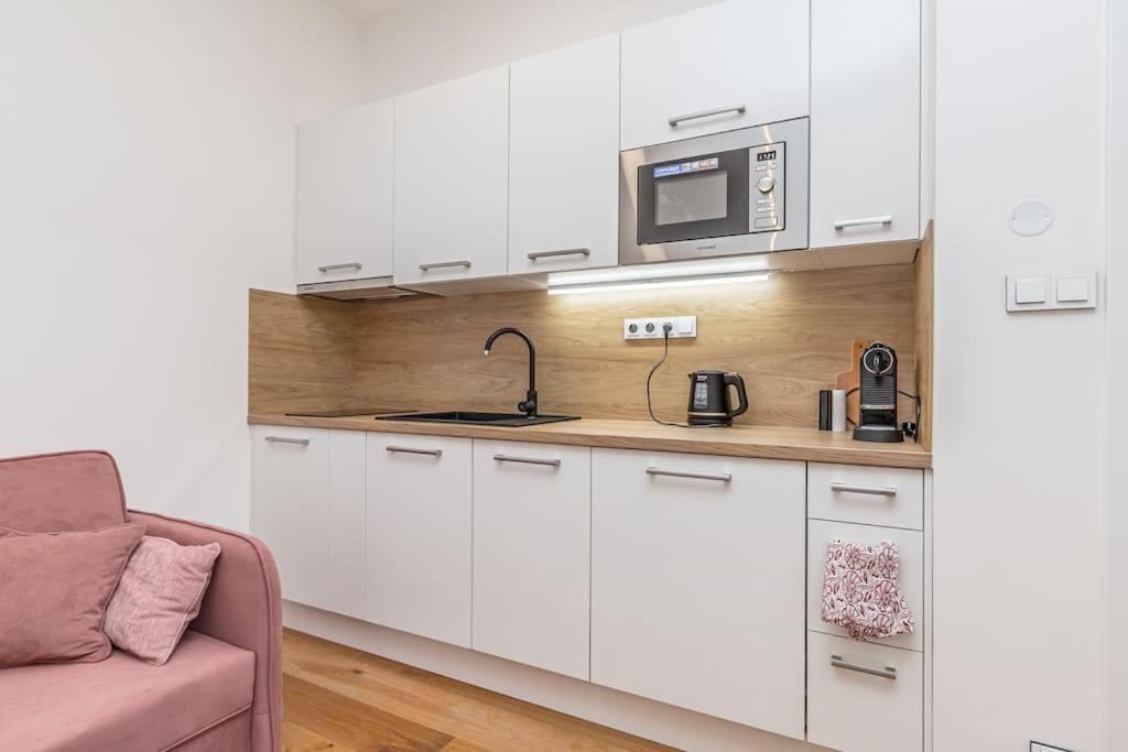 Cozy Quiet New Apartment In Karlin Square Praha Eksteriør bilde